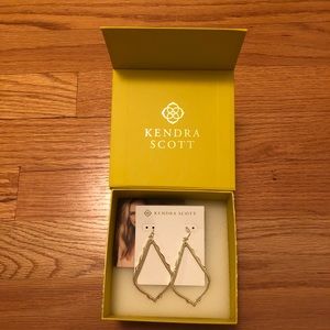 NWT Kendra Scott Gold Earrings !!